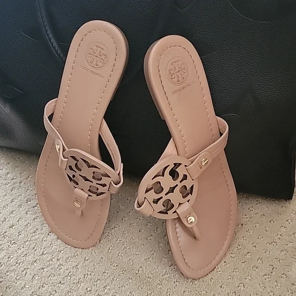 Tory Burch sandals Black and Tan size 8 - Picture 2 of 8
